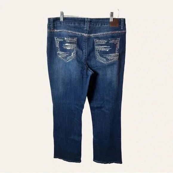 0854. MAURICES JEANS MEDIUM WASH IN COLOR SIZE 15/16 - Picture 6 of 9